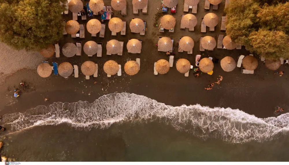 Οι 198 παραλίες χωρίς ομπρέλες και ξαπλώστρες - Σε Μάνη, Κάρπαθο οι περισσότερες «απάτητες»