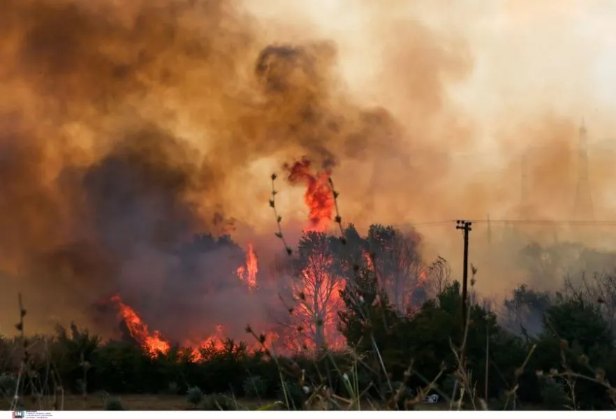 Ενημέρωση Πυροσβεστικού Σώματος: Αναζωπυρώσεις σε διάφορες πυρκαγιές στη χώρα μας