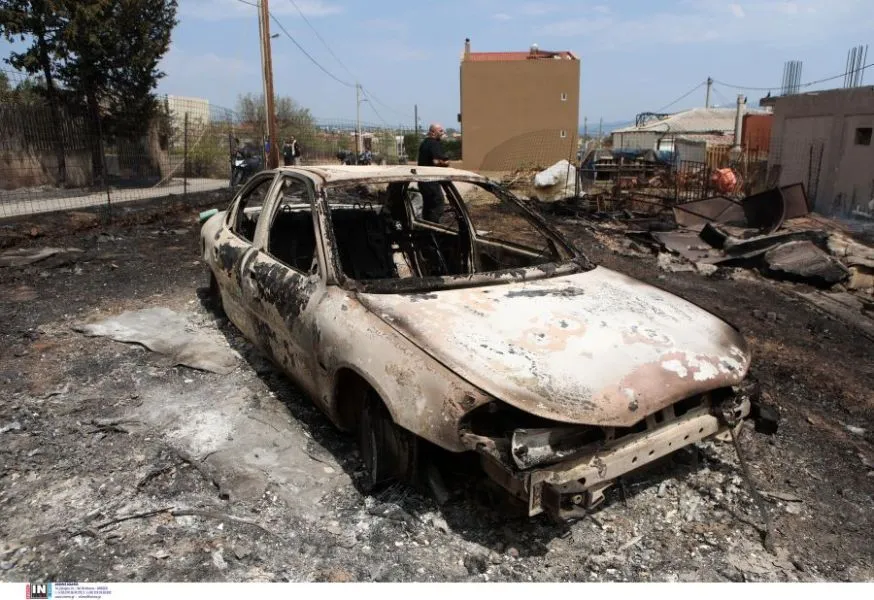 Φωτιά στην Πάρνηθα: Πληροφορίες ότι κάηκαν πάνω από 10 σπίτια