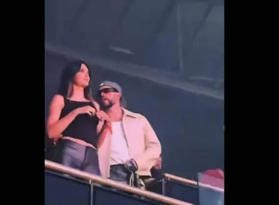 Κένταλ Τζένερ - Bad Bunny: Αντάλλαξαν φιλιά σε συναυλία του Drake