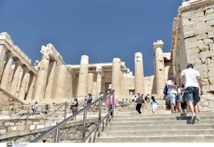 Συνελήφθη τουρίστας που έκλεψε μάρμαρα από την Ακρόπολη - «Δεν ήξερα ότι απαγορεύεται»