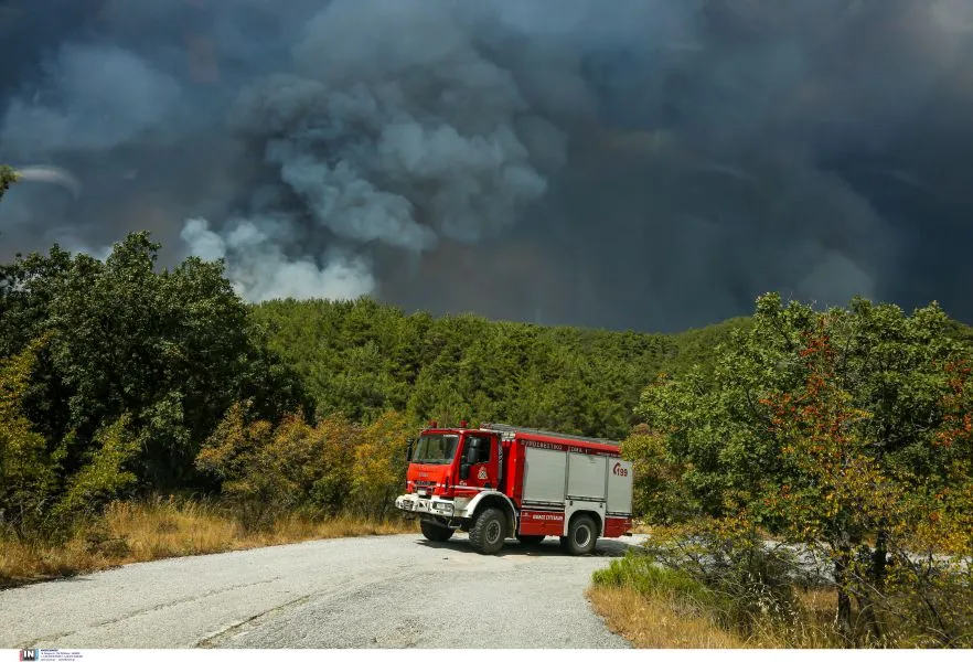 Ζαχάρω: Πυρκαγιά στην περιοχή Σχίνοι – Πνέουν ισχυροί άνεμοι