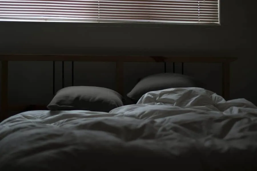 Η έλλειψη ύπνου είναι το νούμερο ένα λάθος που μας κάνει να γερνάμε πιο γρήγορα