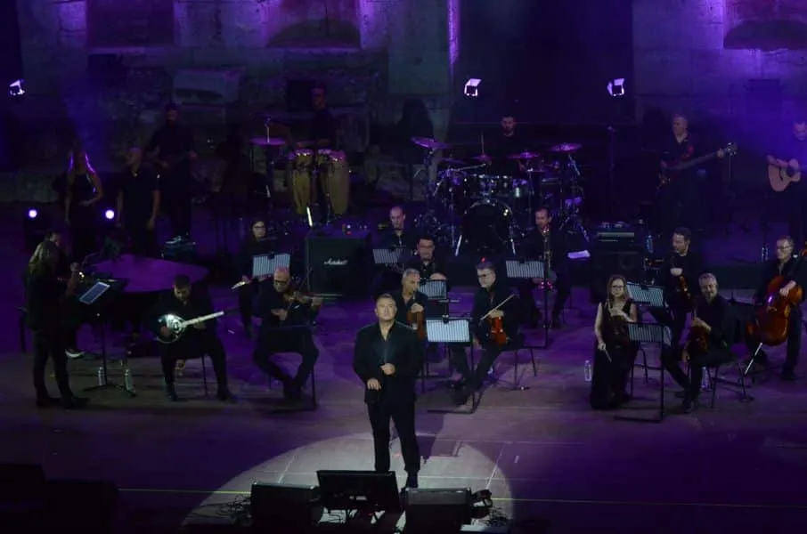 Αντώνης Ρέμος: «Μαγική» συναυλία στο Ηρώδειο - Yποδέχθηκε τον Michael Bolton «κάτω από την Ακρόπολη»