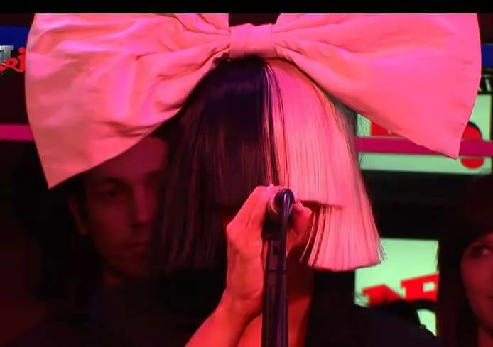 Sia: Εμπνεύστηκε το νέο της άλμπουμ από τις πιο σκοτεινές στιγμές της
