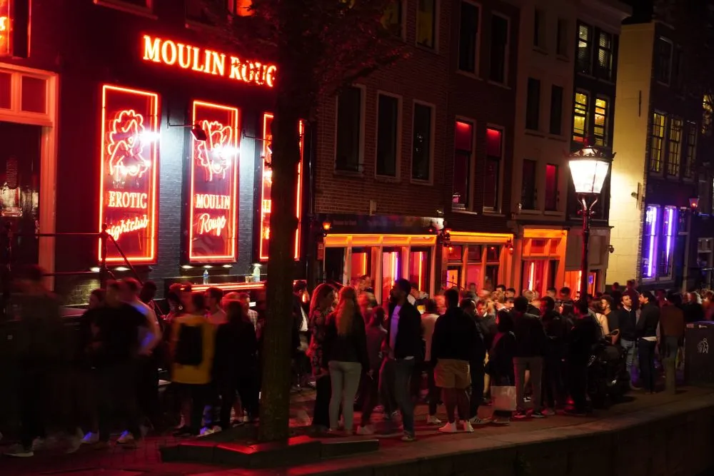 Aμστερνταμ: 20.000 υπογραφές για να μην μεταφερθούν τα «κόκκινα φανάρια»