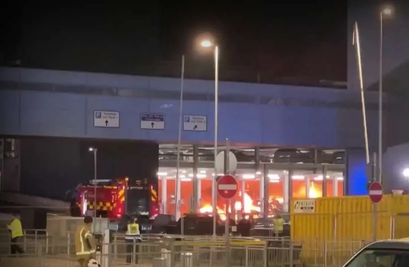 Λονδίνο: Αναστολή πτήσεων στο αεροδρόμιο Λούτον εξαιτίας πυρκαγιάς
