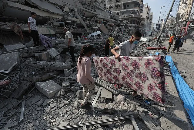Γάζα: Τέταρτος μήνας βομβαρδισμών και αιματοκυλίσματος