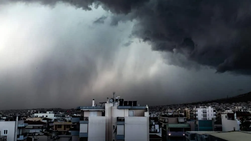 Καιρός: Πότε και ποιες ώρες θα βρέξει στην Αθήνα - Καταιγίδα στα βόρεια προάστια