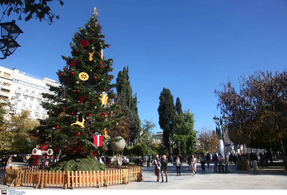Εορταστικό ωράριο 2023: Ανοιχτά τα καταστήματα την Κυριακή σε Αθήνα και Θεσσαλονίκη