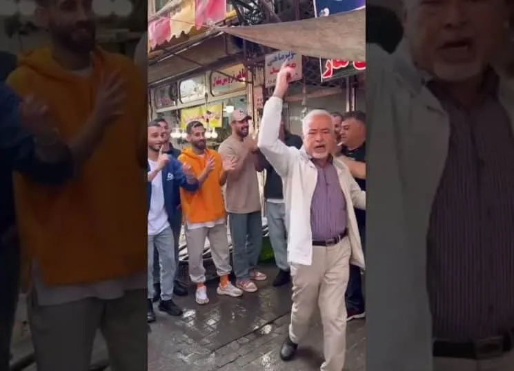 Ιράν: Νέο σύμβολο ανυπακοής ένας 70χρονος ταξιτζής που χορεύει και τραγουδά