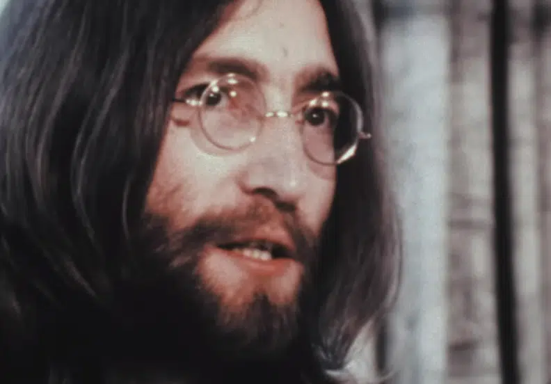 43 χρόνια μετά τον θάνατό του, ο John Lennon «βρίσκεται» ακόμη εδώ