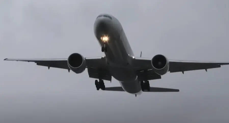 Λονδίνο: Αεροπλάνο αναπηδά στο διάδρομο προσγείωσης λόγω θυελλωδών ανέμων
