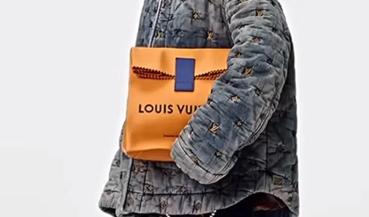 Louis Vuitton: Λανσάρει τσάντα περίπου 3.000 δολαρίων που μοιάζει με τις χάρτινες σακούλες των McDonalds