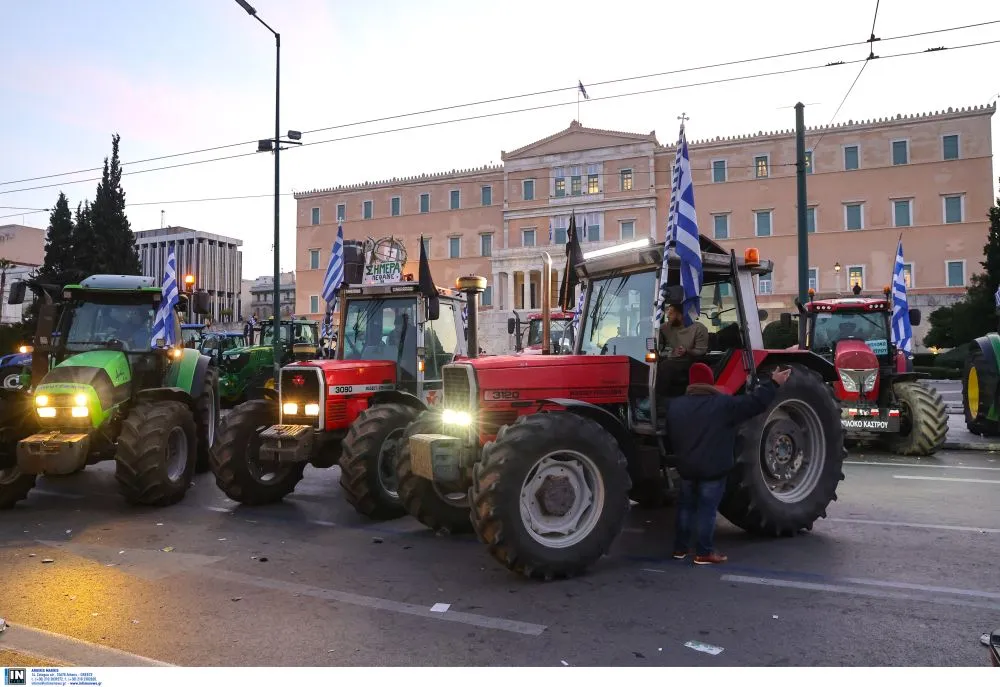 Αγρότες: Αποχωρούν τα τρακτέρ από το Σύνταγμα - Κυκλοφοριακές ρυθμίσεις