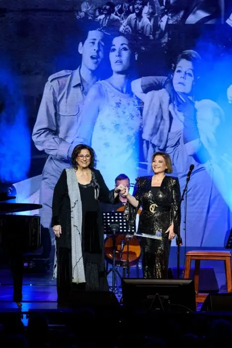 Μην χάσετε τη Μαρία Φαραντούρη και τη Γιώτα Νέγκα στο Θέατρο Παλλάς: Η παράσταση συνεχίζεται