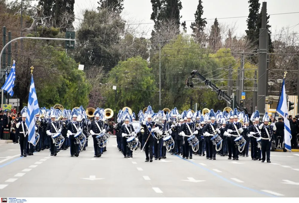 25η Μαρτίου: Η Κερκυραϊκή Φιλαρμονική Εταιρία Μάντζαρος παρελαύνει στη μεγαλειώδη στρατιωτική παρέλαση της Αθήνας