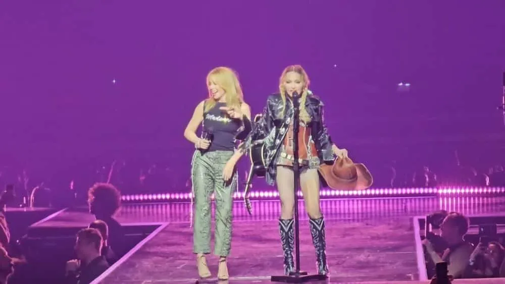 Η Madonna και η Κάιλι Μινόγκ μαζί στη σκηνή τραγούδησαν το «I Will Survive»