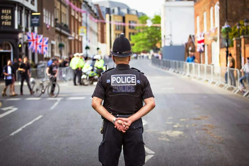 Βρετανία: Συνελήφθη 11χρονος που οδηγούσε αυτοκίνητο σέρνοντάς κλεμμένο τροχόσπιτο