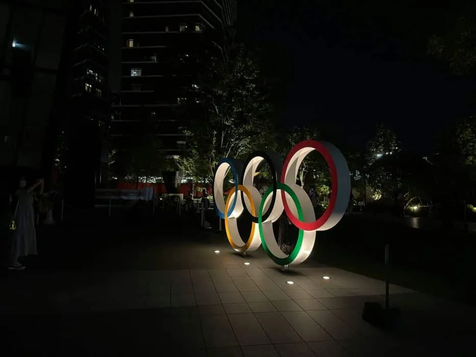 Παρίσι 2024: Οι Γάλλοι τα έβαψαν… μοβ - Τέλος το κεραμιδί από τον στίβο στους Ολυμπιακούς