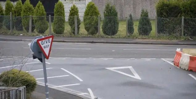 Κάμερα με AI «συλλαμβάνει» όσους πετάνε σκουπίδια στον δρόμο