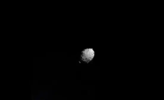 NASA: «Τράκαρε» αστεροειδή για να τον εκτρέψει – Και άλλαξε όχι μόνο την πορεία του, αλλά και το… σχήμα του