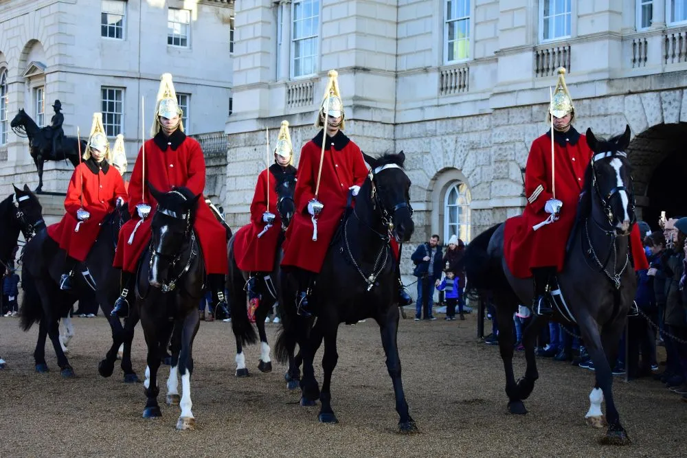 Βρετανία: Άλογα καλπάζουν ελεύθερα... στο κέντρο του Λονδίνου