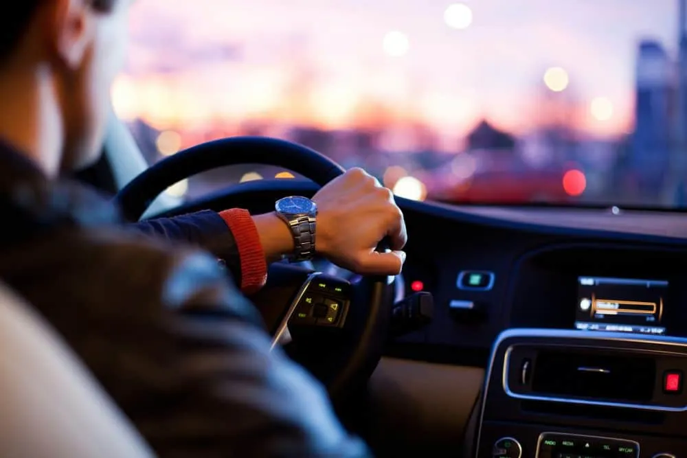 Σύστημα εντοπισμού υπνηλίας των οδηγών: Γίνεται υποχρεωτικό στα νέα αυτοκίνητα από τον Ιούλιο