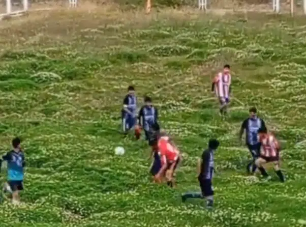 Περού: To γήπεδο-χωράφι που πήγε το ποδόσφαιρο σε άλλο «level»