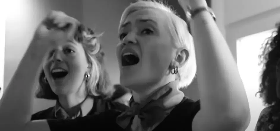 «Τραγουδάμε δίχως Φόβο»: H ελληνική εκδοχή του τραγουδιού «Canción sin Miedo» που «μιλάει» για τις γυναικοκτονίες